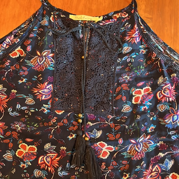 Solitaire women’s floral top - Picture 2 of 3